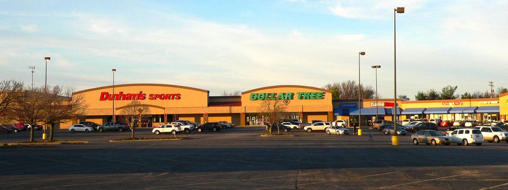 Carriage Gate Shopping Center: 829-859 Eastern Bypass, Richmond, KY 40475